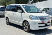 HARGEISA: Brand New NOAH Model 2006 For Sale.