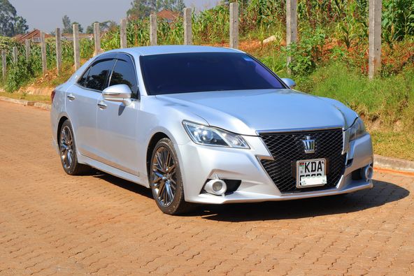 NAIOROBI: Toyota Crown 2013-Model (S-Grade)